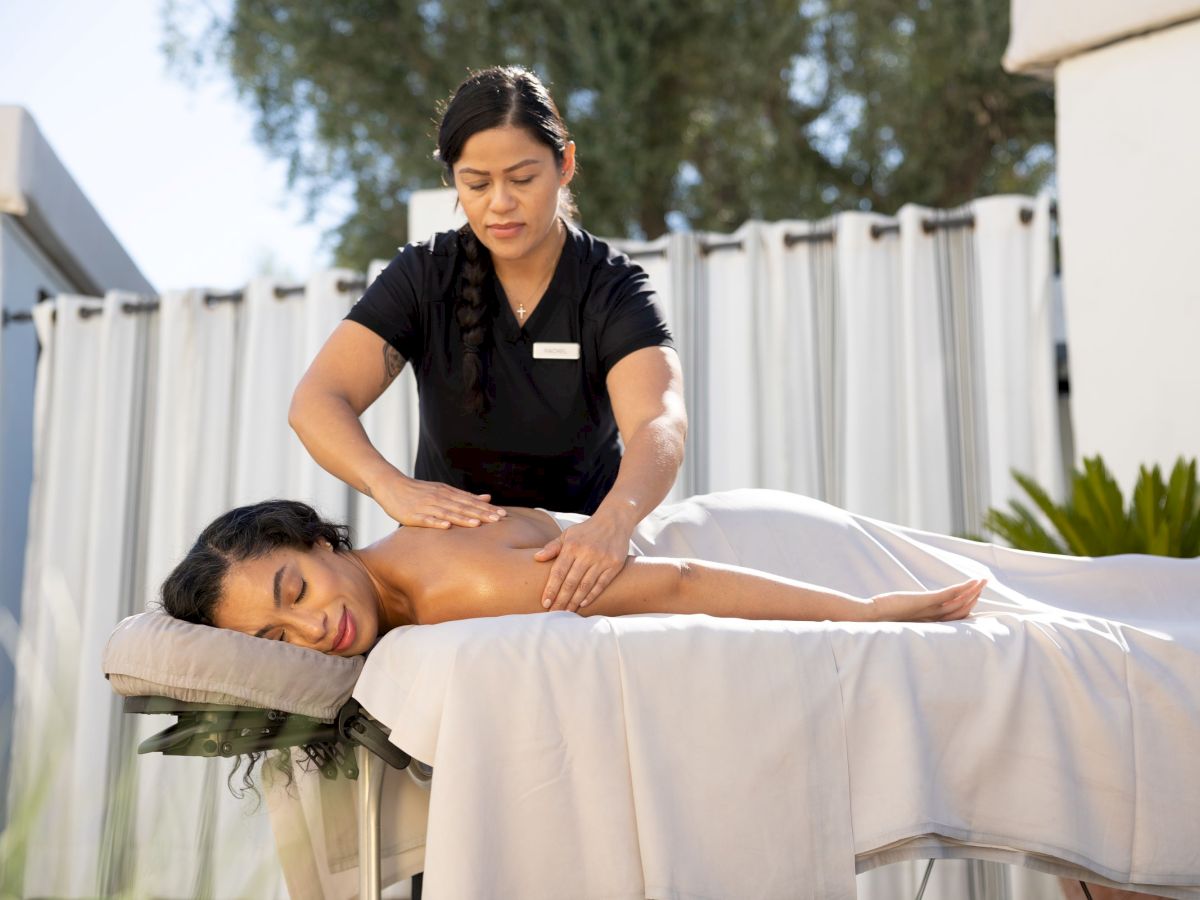 Tommy Bahama Miramonte Resort & Spa